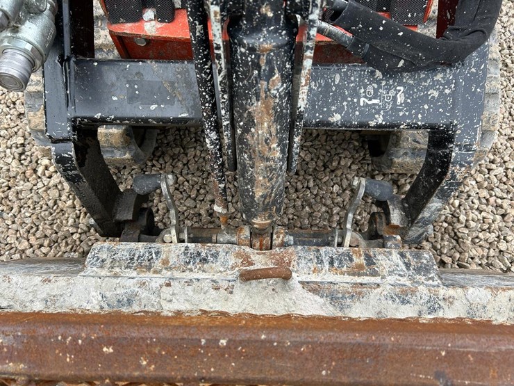 2019-ditch-witch-sk800-image-10