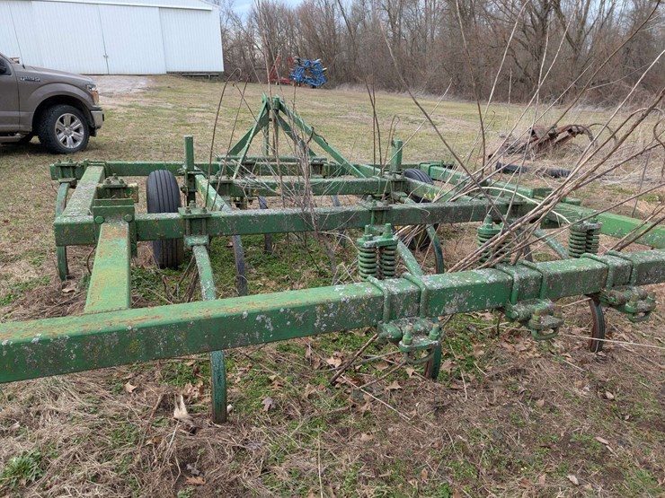 1975-p&m-11-foot-chisel-plow-image-5