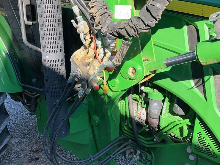 2015-john-deere-5100m-image-21