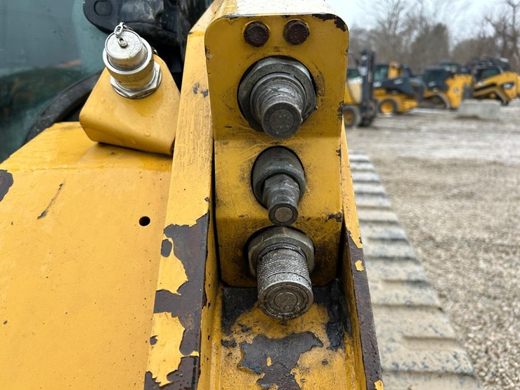 2019-caterpillar-279d3-image-12