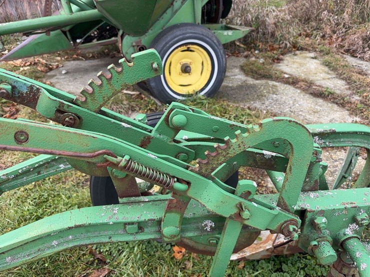 john-deere-12-image-33