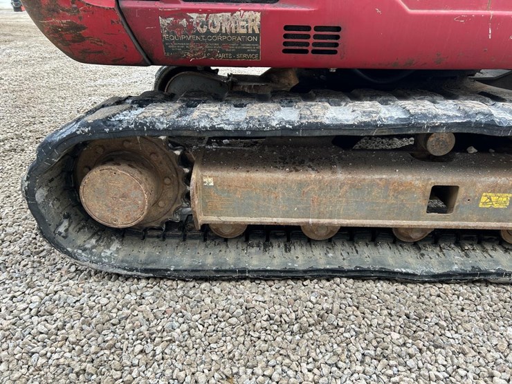 takeuchi-tb250-image-11