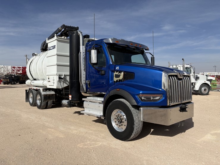 2023-western-star-49x-image-2