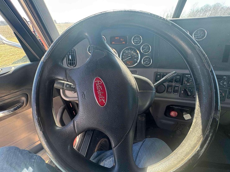 2012-peterbilt-386-image-43