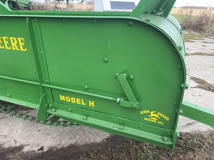 john-deere-model-h-manure-spreader-image-11