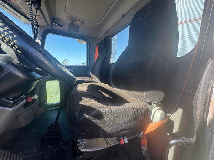 2012-peterbilt-386-image-47