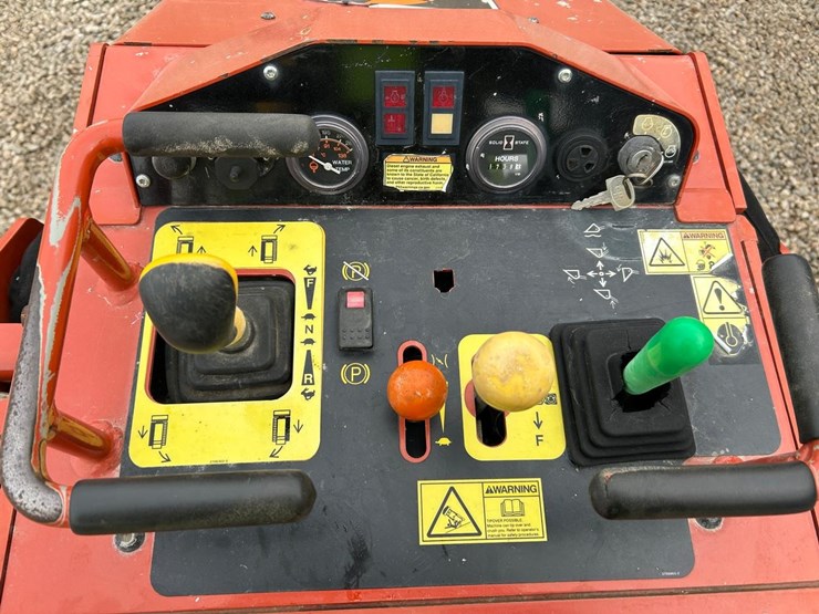 2019-ditch-witch-sk800-image-19