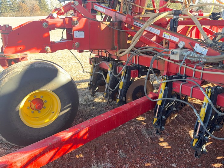 2014-bourgault-7700-image-41