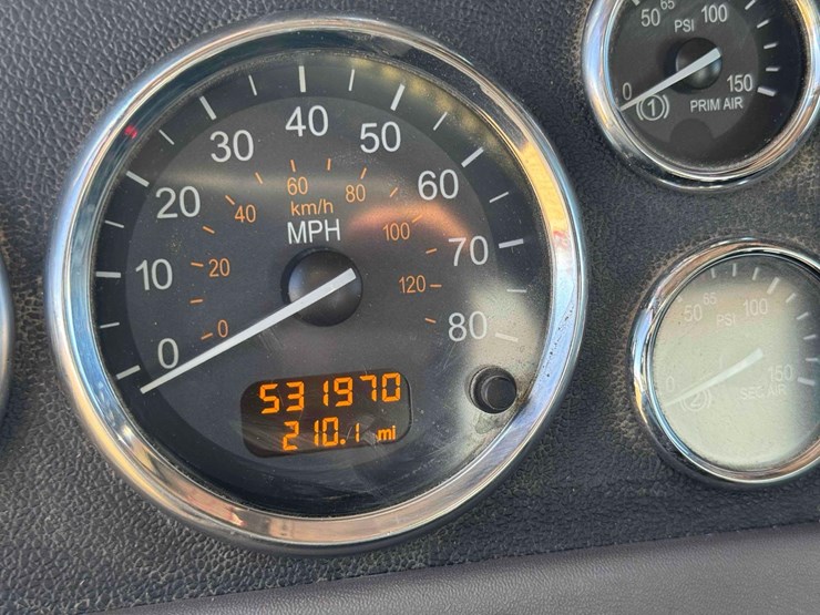 2012-peterbilt-386-image-40