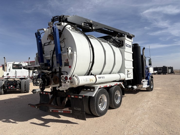 2023-western-star-49x-image-4