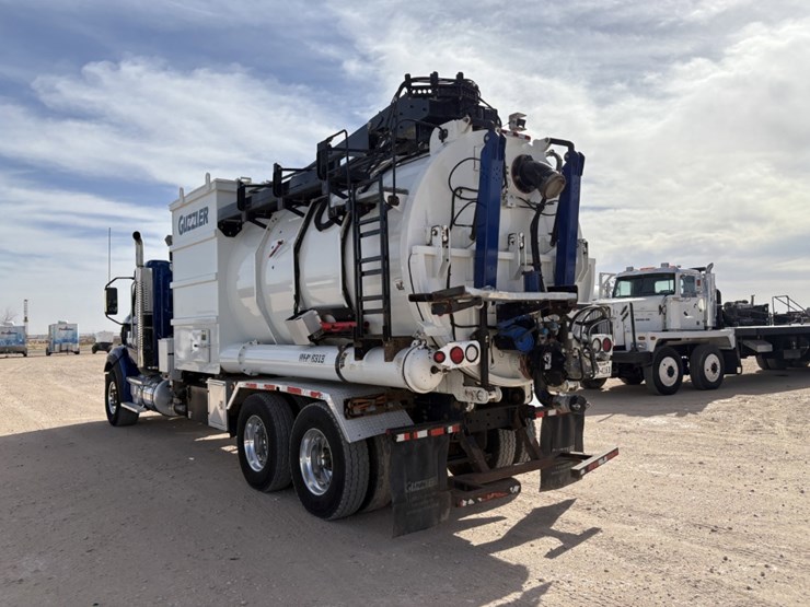 2023-western-star-49x-image-5