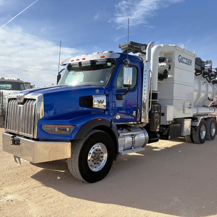 2023 WESTERN STAR 49X