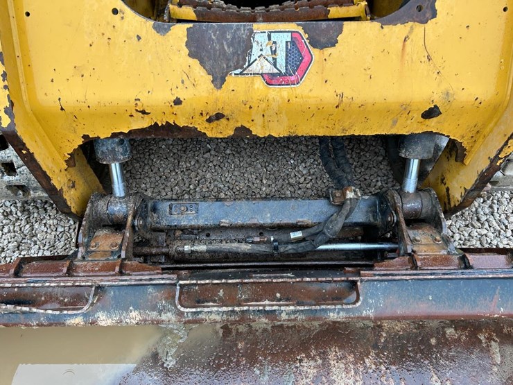 2019-caterpillar-279d3-image-10