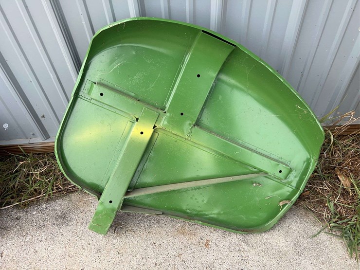 john-deere-model-h-fenders-and-brackets-image-7