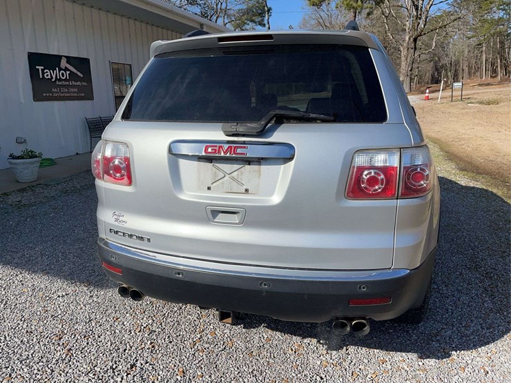 2011-gmc-acadia-image-14