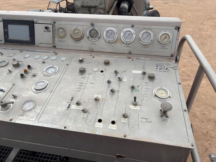 spm-qws1000s-quintuplex-10k-wp-acid-pumper-mtd-on-2008-mertz-t/a-trailer-image-20