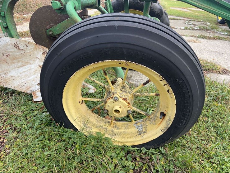 john-deere-12-image-22