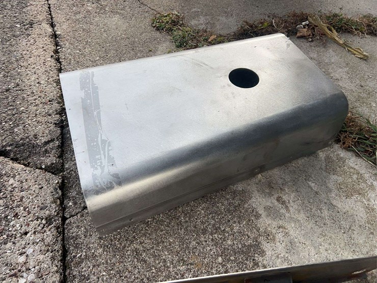 reproduction-john-deere-unstyled-l-hood-and-panel-image-2