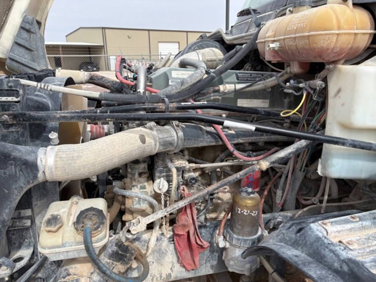 2006-freightliner-columbia-120-image-8