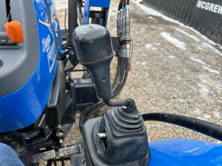 2017-new-holland-workmaster-60-image-26