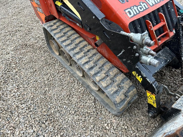 2019-ditch-witch-sk800-image-12