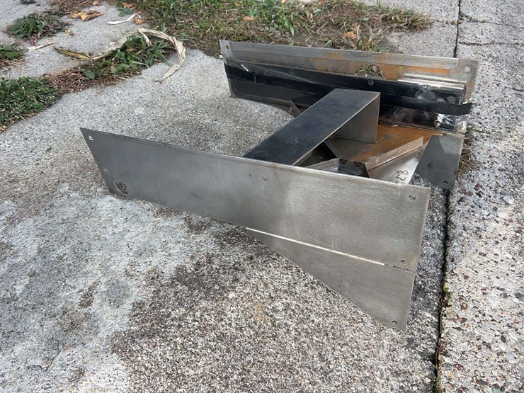 reproduction-john-deere-unstyled-l-hood-and-panel-image-6