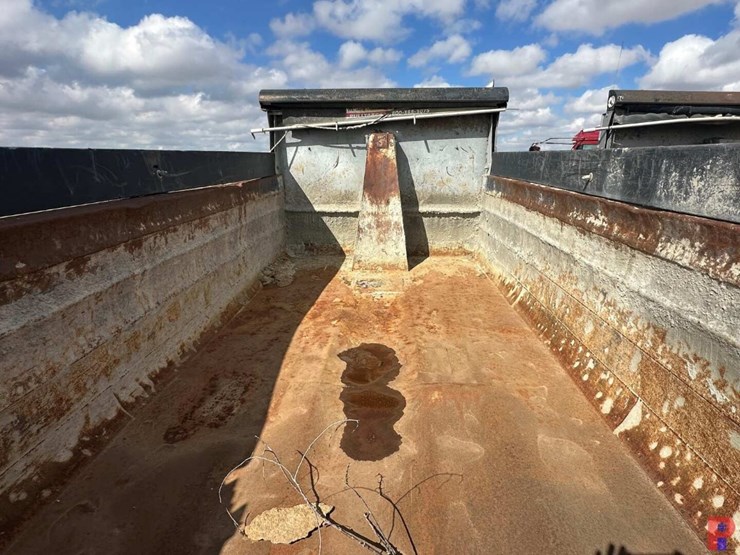 1992-freightliner-fld120-image-5