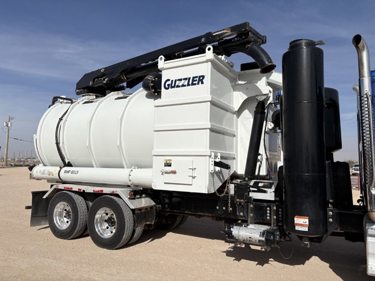 2023-western-star-49x-image-3