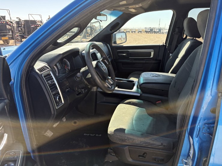 2021-ram-1500-classic-image-6