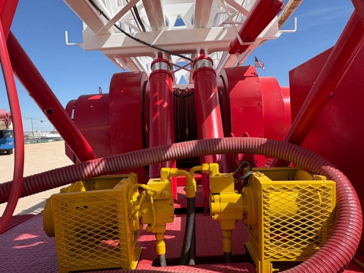 2008-cameron-c-600-5-axle-dd-well-service-rig-image-8