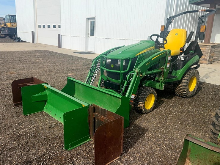 2022-john-deere-1025r-image-1