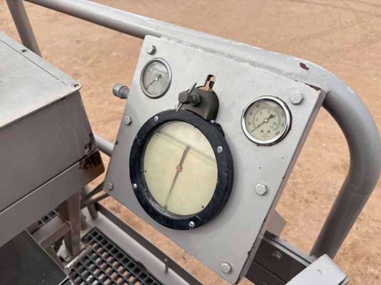 spm-qws1000s-quintuplex-10k-wp-acid-pumper-mtd-on-2008-mertz-t/a-trailer-image-25