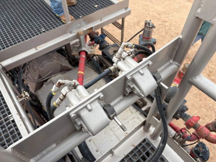 spm-qws1000s-quintuplex-10k-wp-acid-pumper-mtd-on-2008-mertz-t/a-trailer-image-24