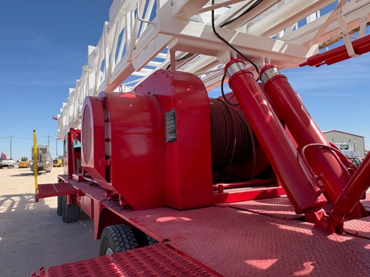 2008-cameron-c-600-5-axle-dd-well-service-rig-image-7