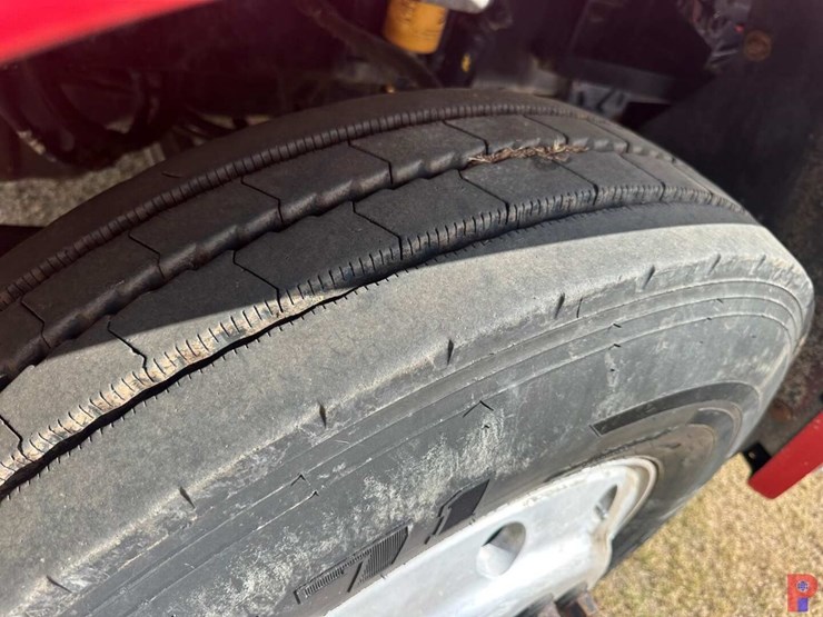 1992-freightliner-fld120-image-13