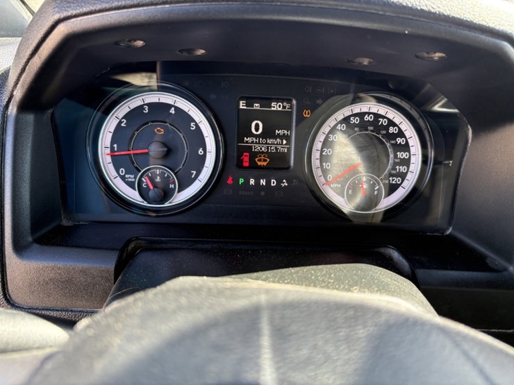 2021-ram-1500-classic-image-7