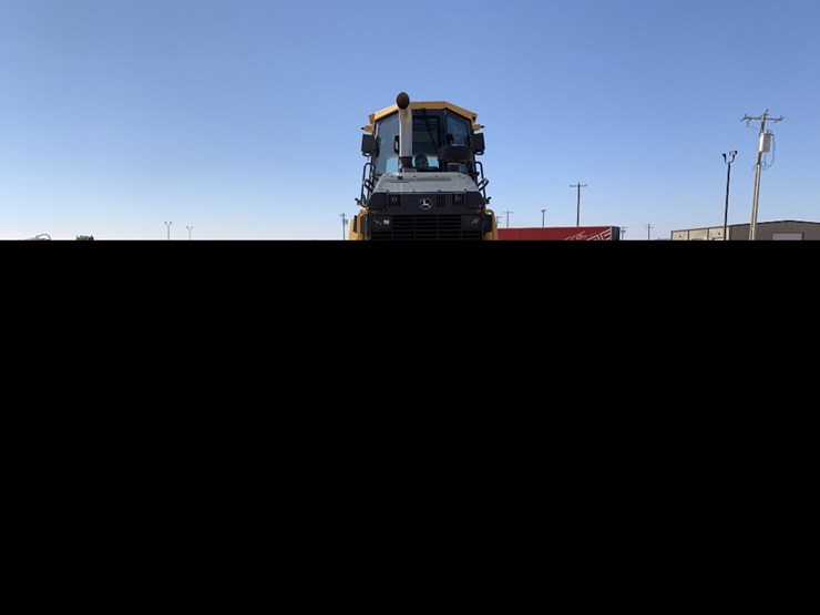 2015-deere-850k-xlt-image-2