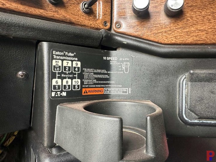 1992-freightliner-fld120-image-11