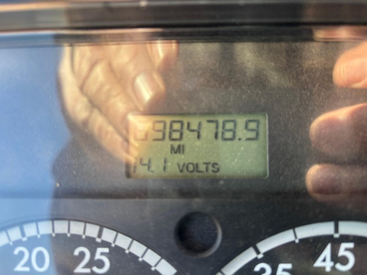 2009-freightliner-columbia-120-image-21