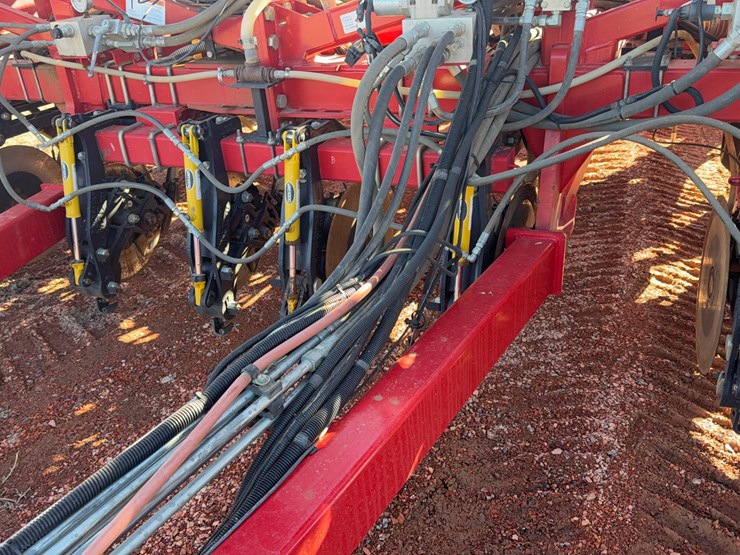 2014-bourgault-7700-image-39