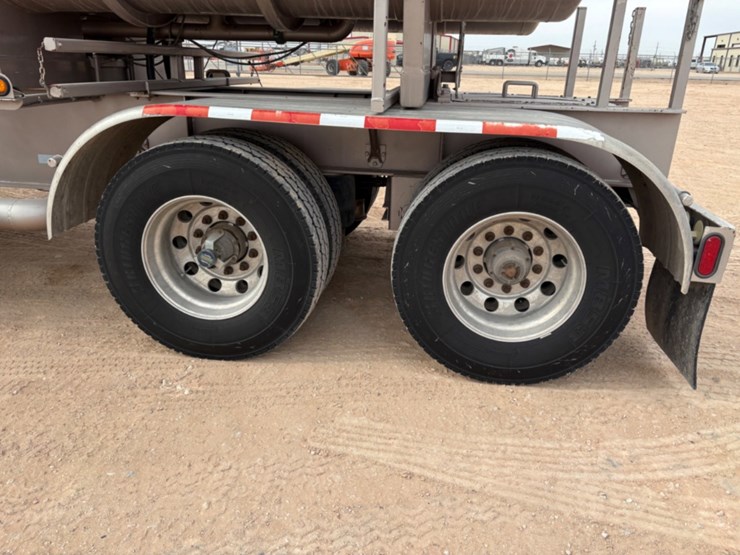 spm-qws1000s-quintuplex-10k-wp-acid-pumper-mtd-on-2008-mertz-t/a-trailer-image-12