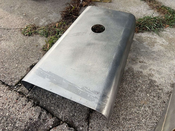 reproduction-john-deere-unstyled-l-hood-and-panel-image-3