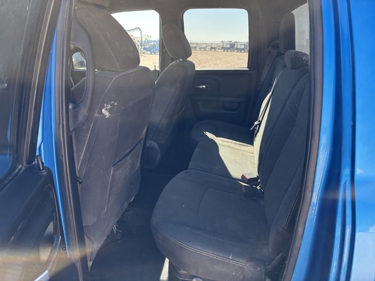 2021-ram-1500-classic-image-5