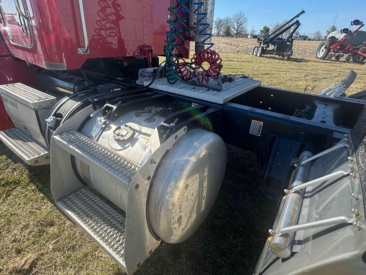 2012-peterbilt-386-image-28