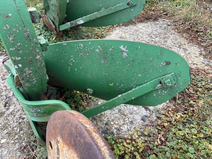 john-deere-12-image-13