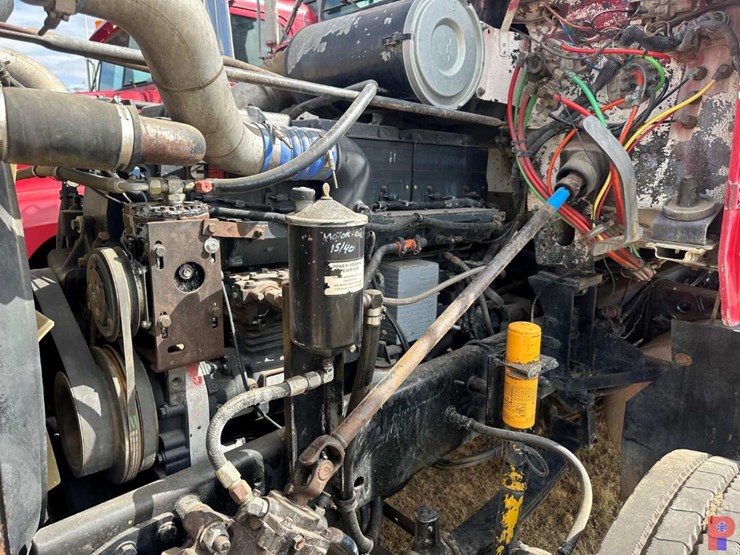 1992-freightliner-fld120-image-9