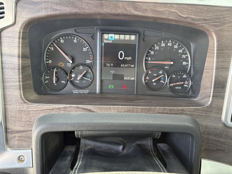 2023-western-star-49x-image-12