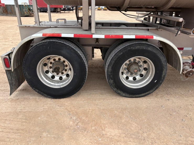 spm-qws1000s-quintuplex-10k-wp-acid-pumper-mtd-on-2008-mertz-t/a-trailer-image-8