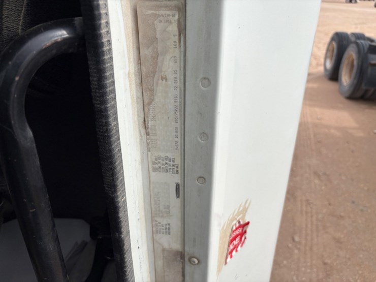 2006-freightliner-columbia-120-image-6