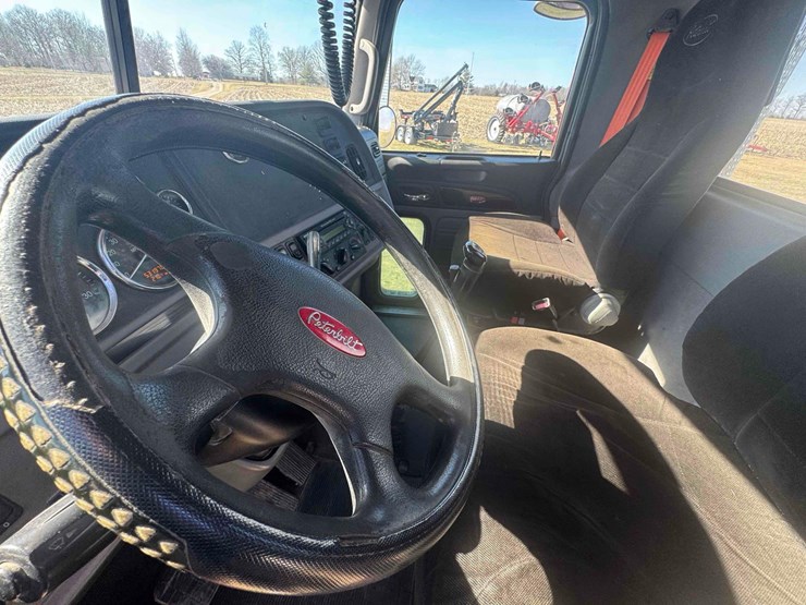 2012-peterbilt-386-image-39